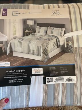 Mainstays Stripe Quilt in Gray and Cream king size NWT